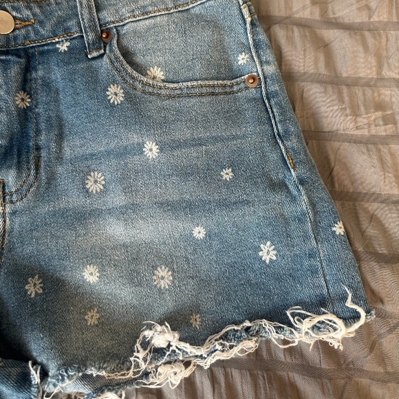 Women's Jeans Shorts - Ripped - Flower Print - US 28 - Picture 4 of 8